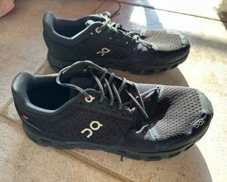 On Cloud Black Running Shoes - Size 9.5