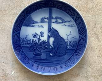 Royal Copenhagen Plate Blue Christmas Rose & Cat