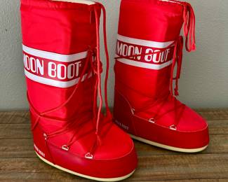 Red Moon Boots - Size 9 