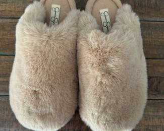 Jessica Simpson Faux Fur Slippers - Size 9