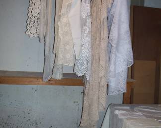 crochet table cloths and runners