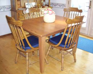 New Amish solid oak dining set with 4 chairs and leaves underneath.  (Paid $3000) Made in Northern Michigan