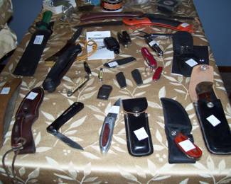 variety of knives - bayonette