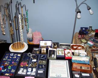 Costume jewelry - variety of pendulums