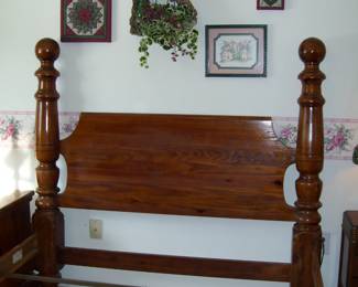 Colonial Pine Link-Taylor of Lexington, Ky. Queen Paul Bunyan 4 poster Bed and frame