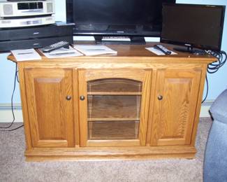 Oak Entertainment Cabinet - Toshiba & Samsung TV's