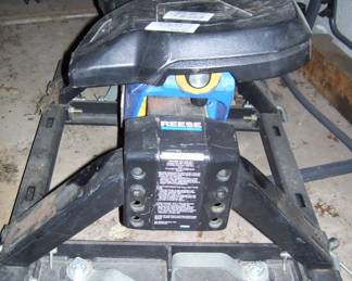 Reese R20 5th wheel trailer hitch    gross tow wt 20K - Vertical load 5000  - adjustable hitch ht. 14-18"