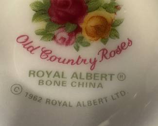 Royal Albert "Old Country Rose" Bone China (11 Pcs)