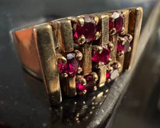 Women's Gold & Garnet Ring