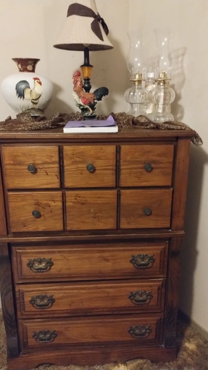 Chest of drawers
