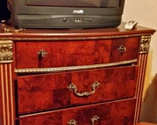 Matching chest of drawers