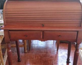 Roll top desk