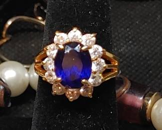 Vintage Lindenwold 18kt gold plated faux sapphire ring