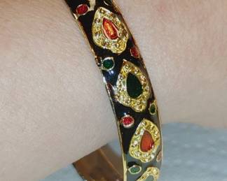Pretty vintage enameled bracelet