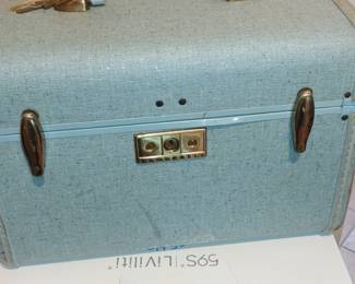 Vintage luggage train case