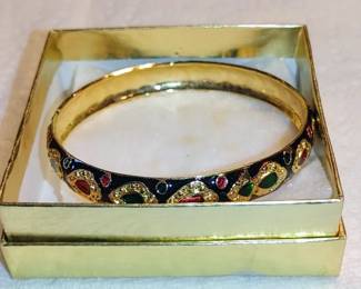 Beautiful vintage enameled bangle bracelet