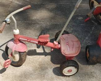 This is a Radio Flyer Stroll 'N Trike ( I think we have the seat LOL)