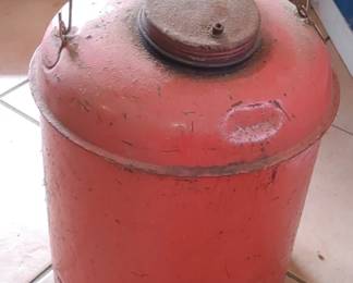 Several vintage metal gas cans
