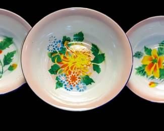 I absolutely love these three enamelware metal bowls. The largest one in the middle and two are the same size. Thanks for wrapped in paper and found in the old shop. 
Fantastic colorful flowers on white with pink & blue rim. Apparently these were never used they are not scratched up and have no paint loss. 1960's 