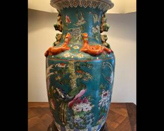 DETAIL OF GINGER JAR LAMPS 