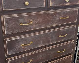 CHEST OF DRAWERS