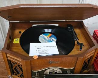 RECORD PLAYER VINTAGE LOOK