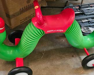 RADIO FLYER WORM RIDE ON TOY