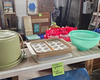 TUPPERWARE LOT