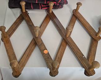 WOODEN HANING RACK