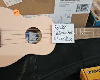 FENDER UKULELE