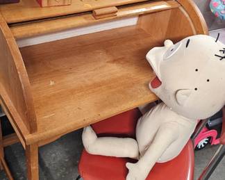 CHILDS DESK AND CHAIR