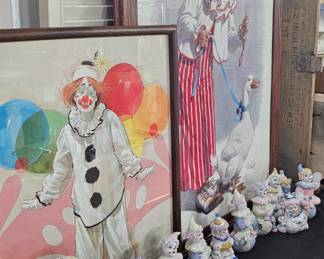 CLOWN PICURES / FIGURINES LOT