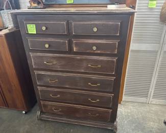 OAK CHEST OF DRAWERS