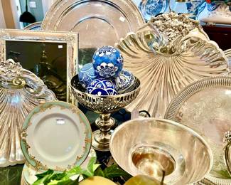 Always love the clam shells with grapes. notice the trays. Several silver on copper. Royal Worcester, "Devonshire" dessert plates.