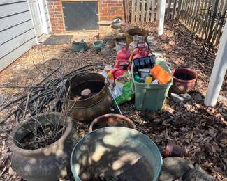 Assortment of planters 