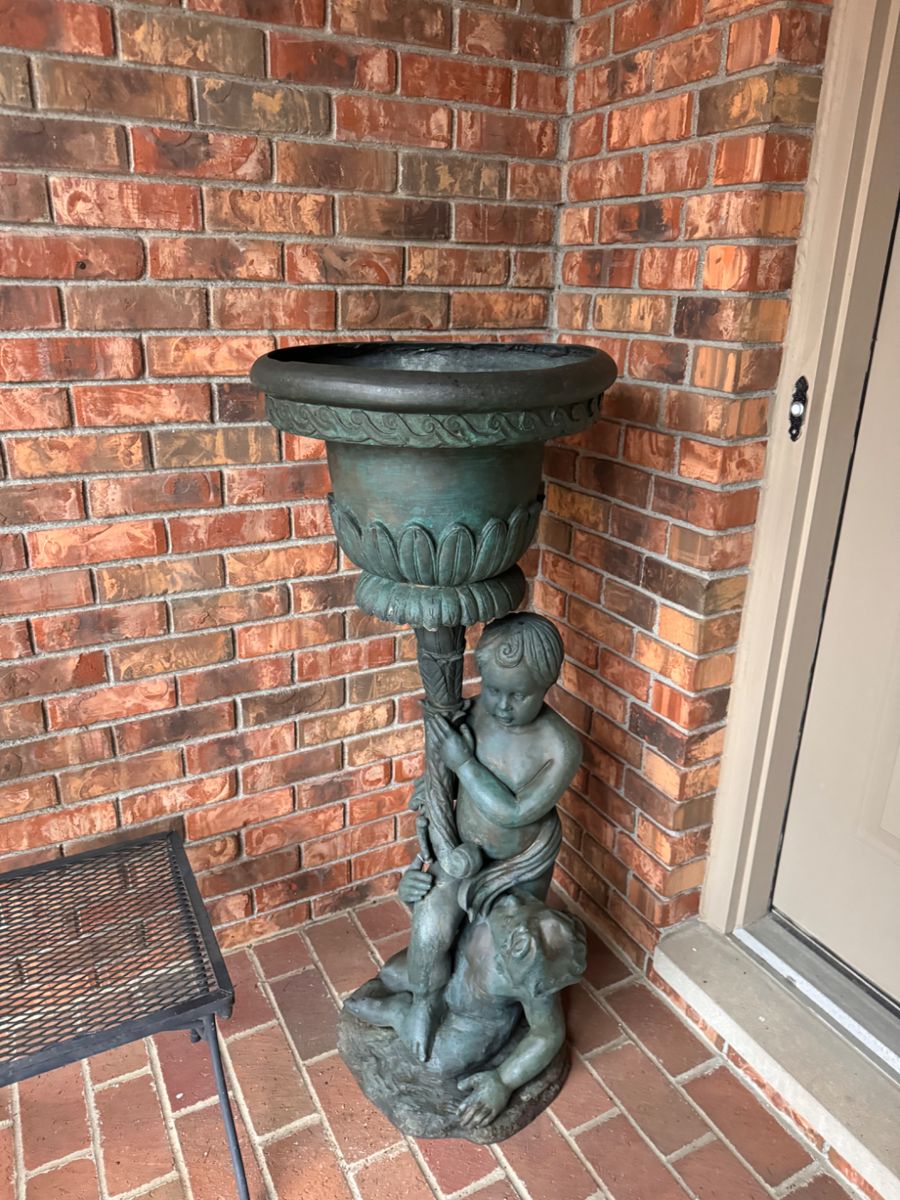 Bronze planter 