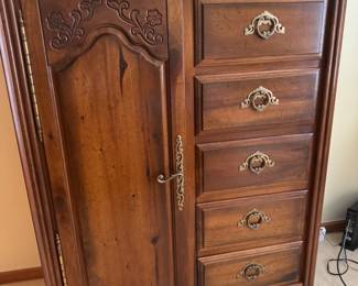 Thomasvile Armoire 