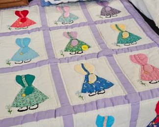SMALL QUILT AND PILLOW