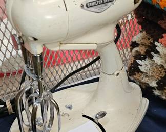 VINTAGE STAND MIXER