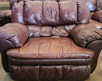 OVERSIZED CHAIR