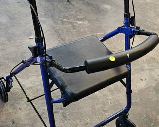 ROLLING WALKER