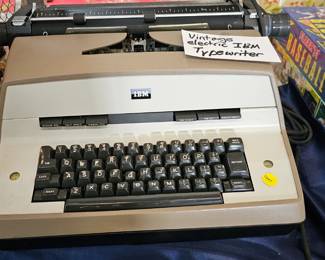 VINTAGE TYPEWRITER