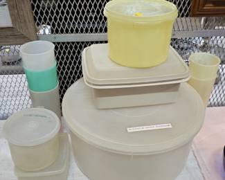 TUPPERWARE LOT