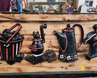 CAST IRON KITCHEN DECOR
