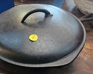 CAST IRON POT WITH LID