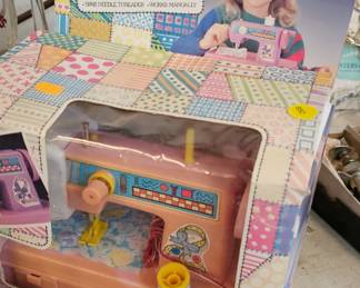 VINTAGE CHILDS SEWING MACHINE