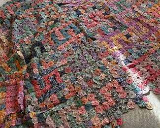 Beautiful Yo-Yo design coverlet with scalloped hem