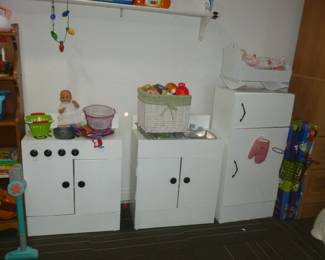 cool hand-made kids kitchen