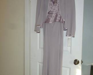 Beautiful gown w/tags still on
