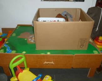 Train table w/train